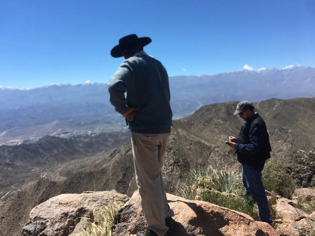 Equipo DLR en la cima de montaña