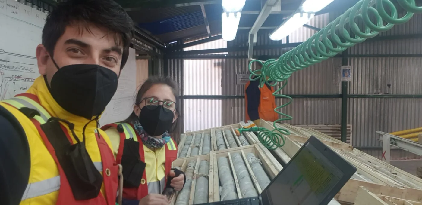 Geólogos DLR en sitio de proyecto minero