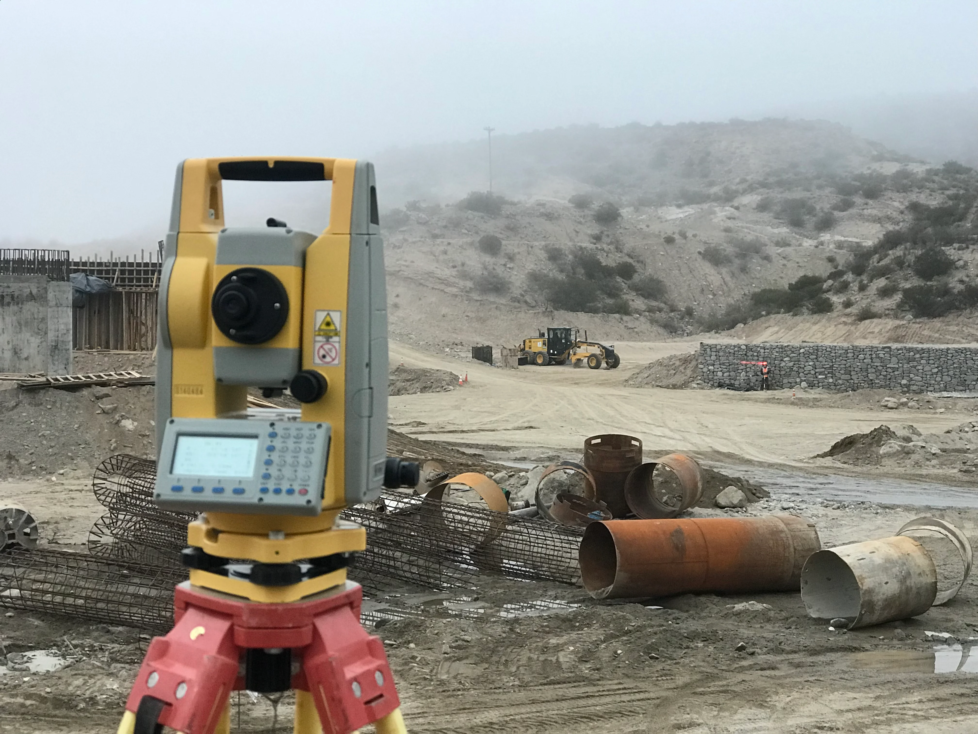 Replanteo de pilotes para puente en construcción